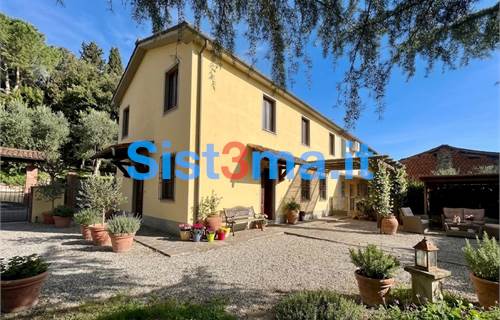 Jumelée Villa Dans Vente à Capannori